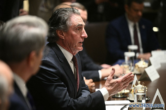 信钰配资 特朗普政府内政部长为其部门削减开支辩护