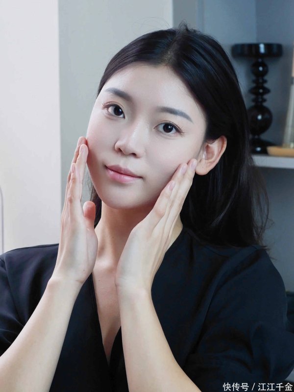 万联证券 熬夜不垮脸 值得入手的黑金面膜