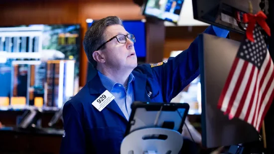 新影宝 午盘：美股涨跌不一 标普指数接近历史高点