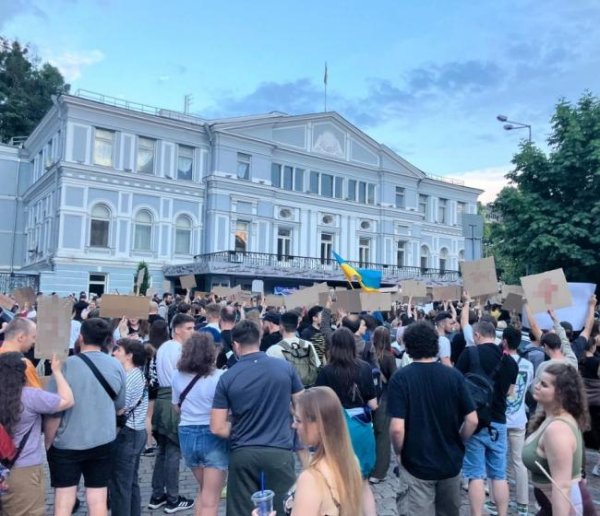 恒瑞行配资 乌克兰多地为何爆发反政府抗议 争议法案引发不满