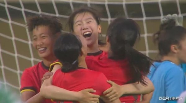 股联社 U20女足梦幻开局！卢家玉10分钟破门，停球铲射建功，前国脚点赞
